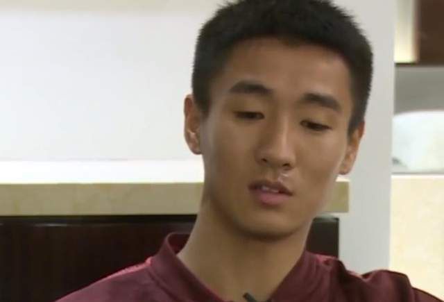 美女被男生桶
