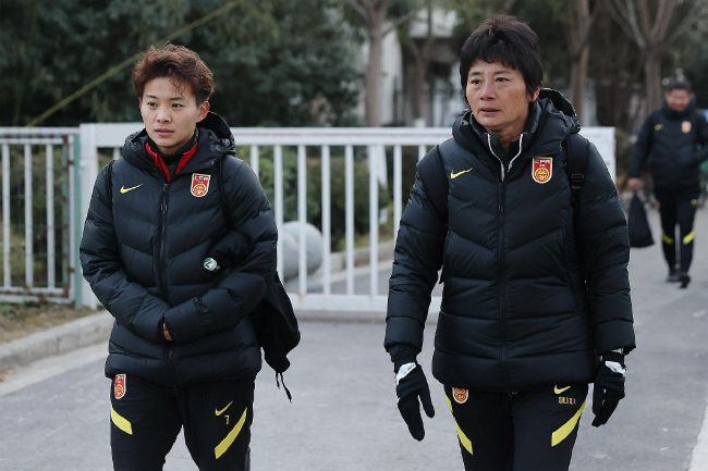 邻居的丑闻：探讨别人的妻子
